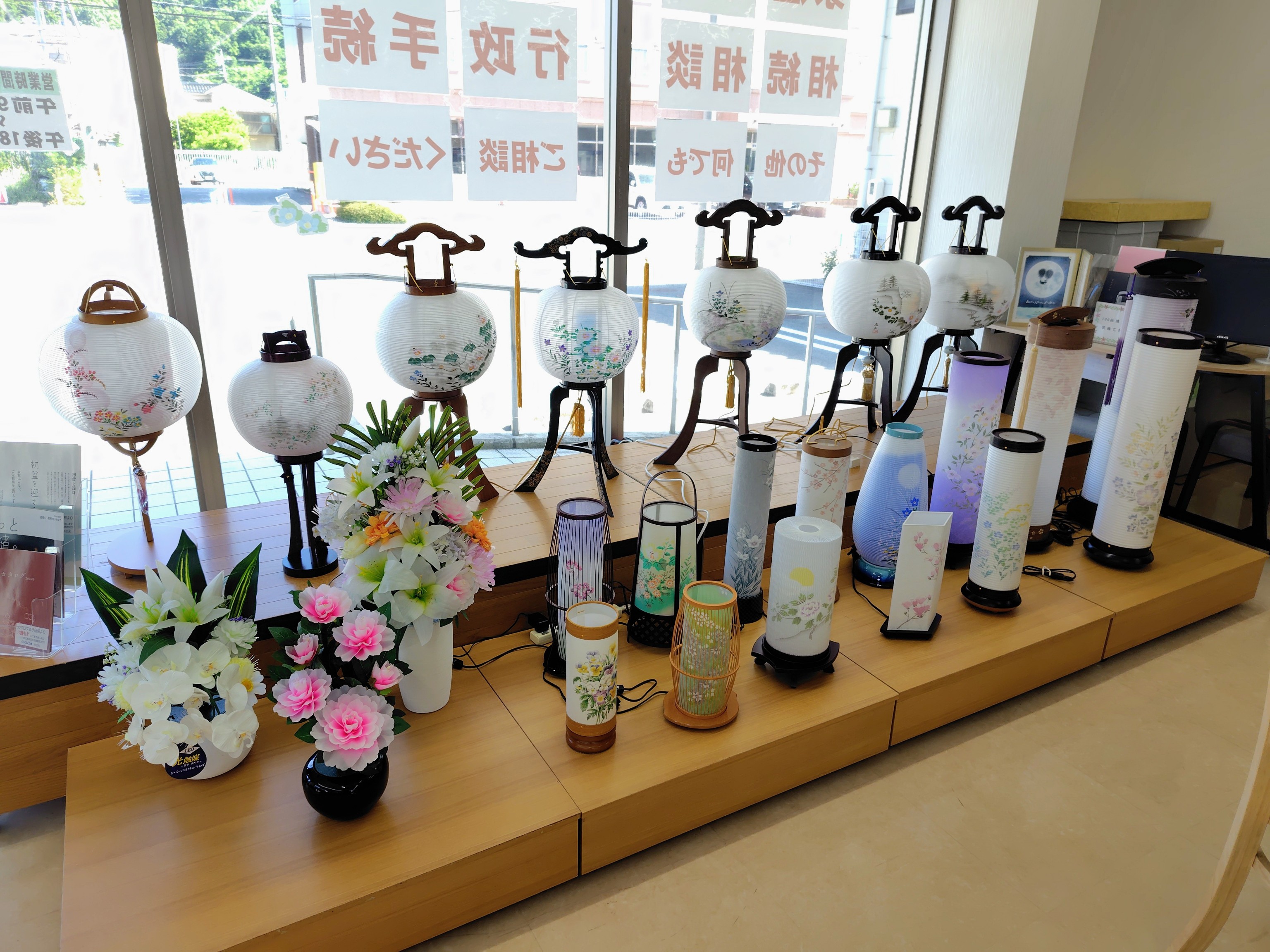浜田店よりお知らせ【盆提灯 展示中！】