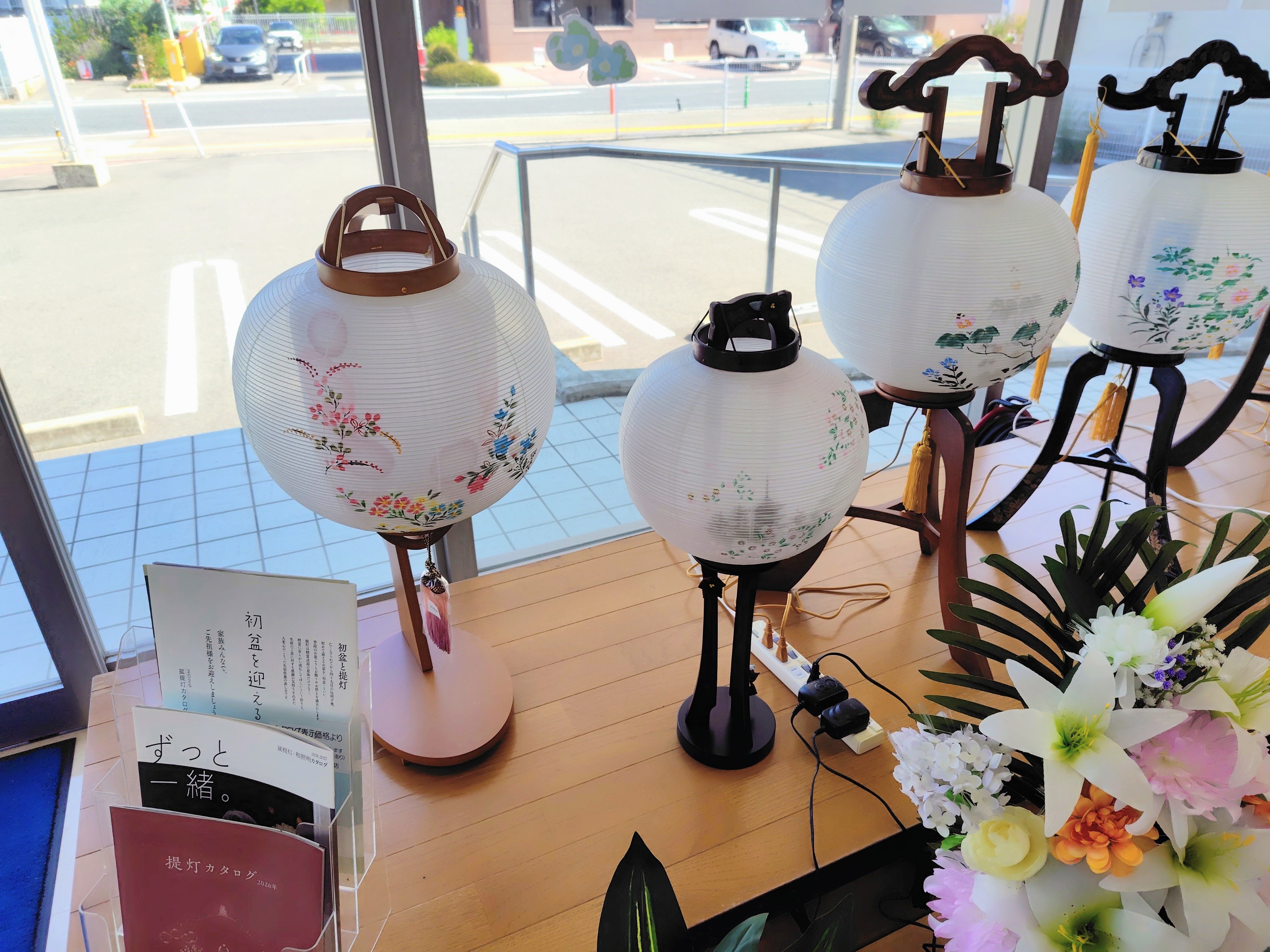 浜田店よりお知らせ【盆提灯 展示中！】